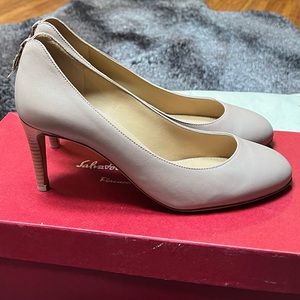 Salvatore Ferragamo Rodea Heels Pumps Nude